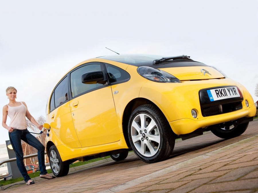  Citroen C-Zero 2010 года  (UK) (фото 3 из 7)